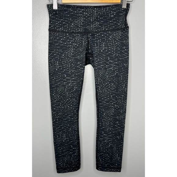 LULULEMON Samba Snake Battleship Black Wunder Under Crop III - Picture 2 of 8